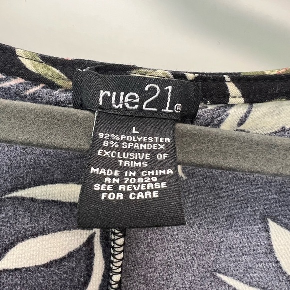 Floral dress in great condition! - Picture 2 of 3